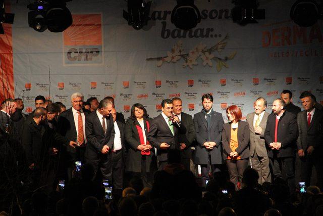 Ardahan'da sanatçı başkandan konserli kutlama