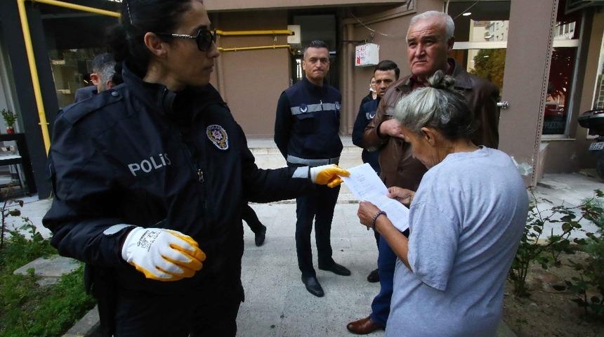 Bayraklı Belediyesi&rsquo;nden &ccedil;&ouml;p ev operasyonu