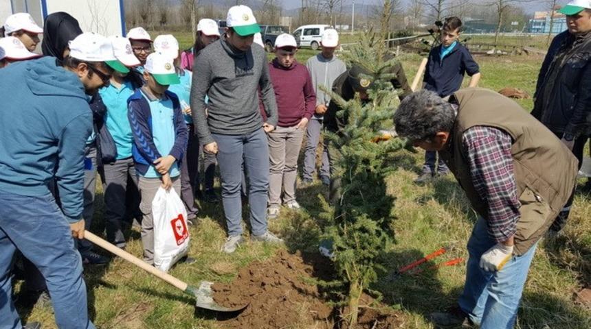G&ouml;lyaka&rsquo;da şehitlerimiz adına fidan dikildi