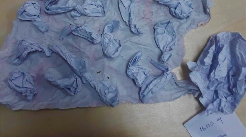 Polisten ka&ccedil;an uyuşturucu tacirini bek&ccedil;iler yakaladı