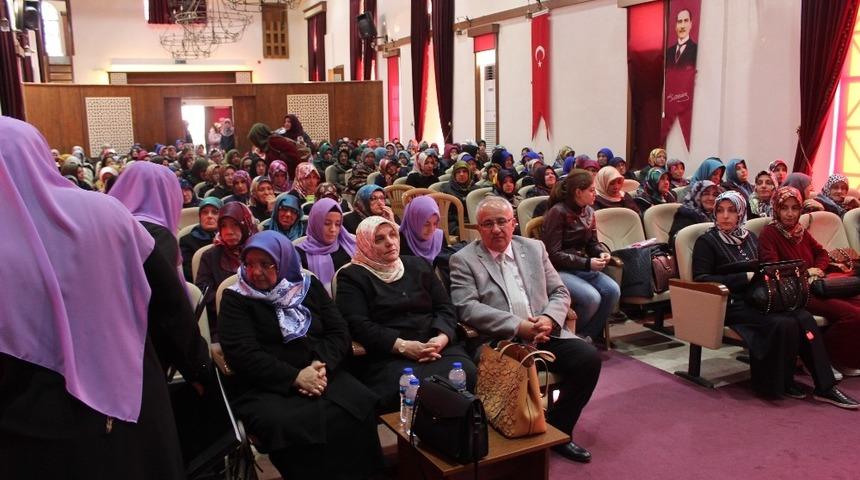 M&uuml;ft&uuml;l&uuml;k aileyi koruyan değerleri anlattı