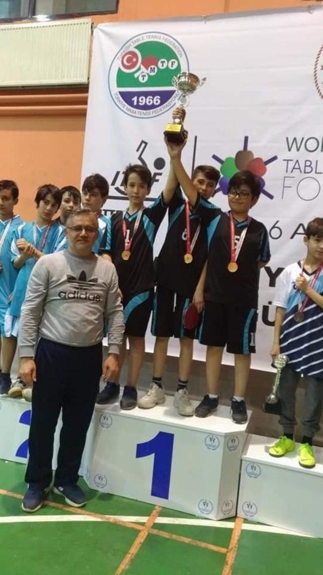 Osmanbey ortaokulu küçük erkekler masa tenisi takımı il birincisi oldu