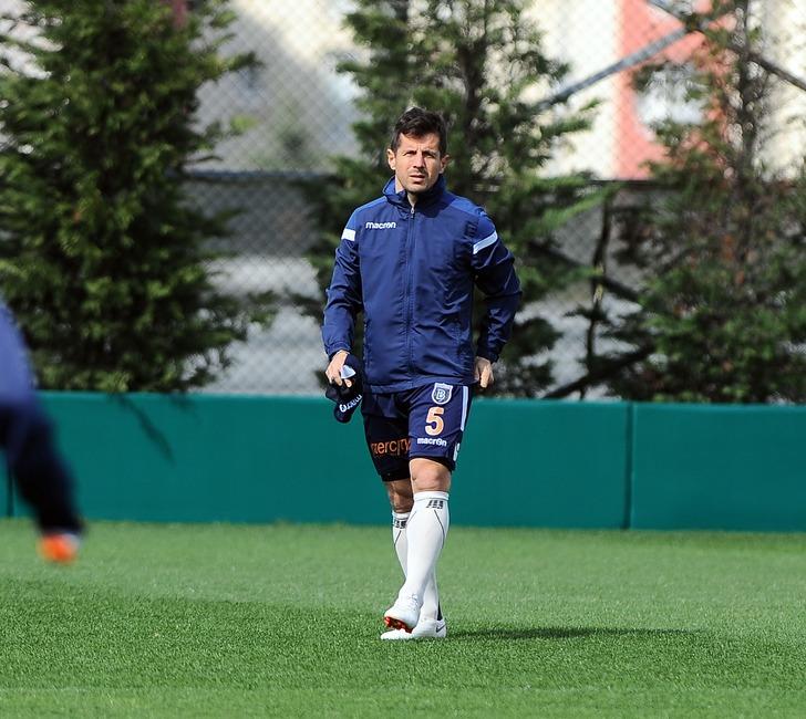 Medipol Başakşehir'de Emre Belözoğlu sahalara geri dönüyor G3