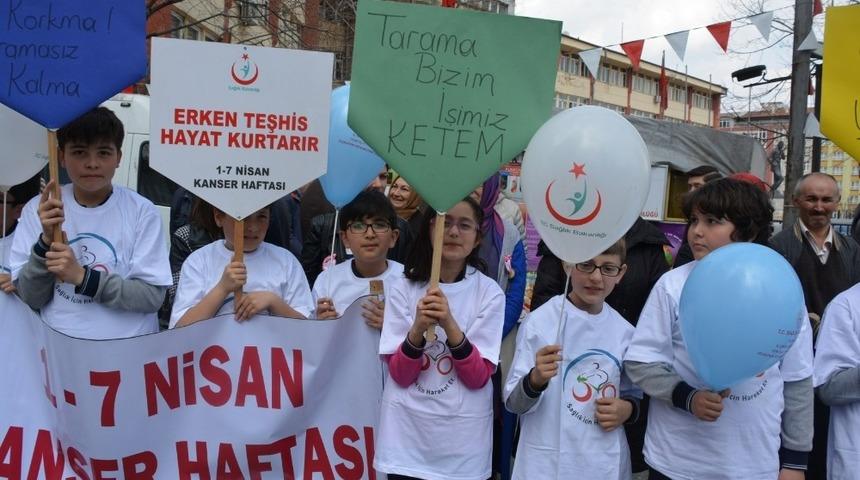 &Ouml;ğrenciler kanser i&ccedil;in erken teşhisin &ouml;nemine dikkat &ccedil;ekti