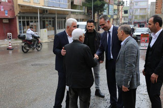 Kuş, sahaya inerek vatandaşlara teşekkür etti