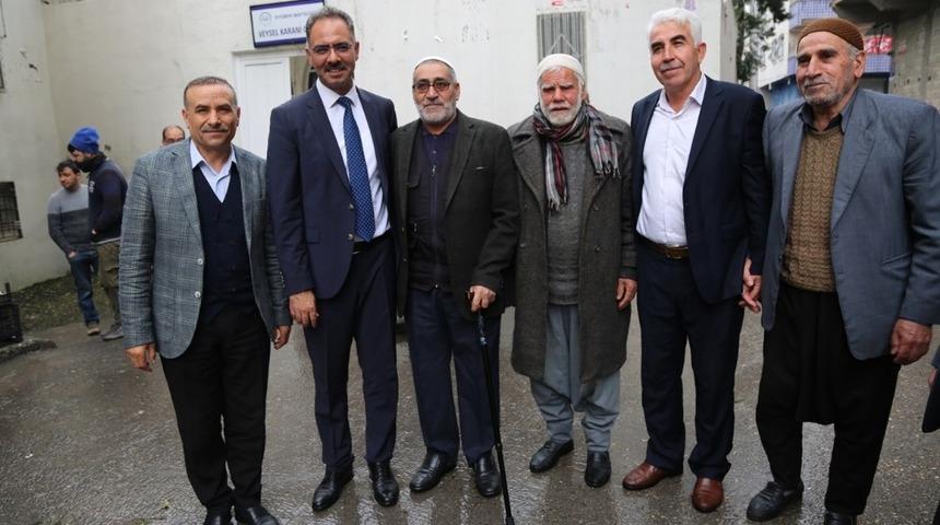 Kuş, sahaya inerek vatandaşlara teşekk&uuml;r etti