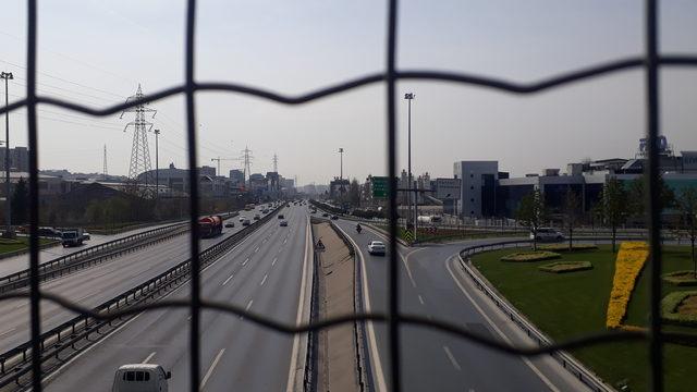 İstanbul'da kapalı yollar nedeniyle sabah saatlerinde trafik yoğunluğu oluştu