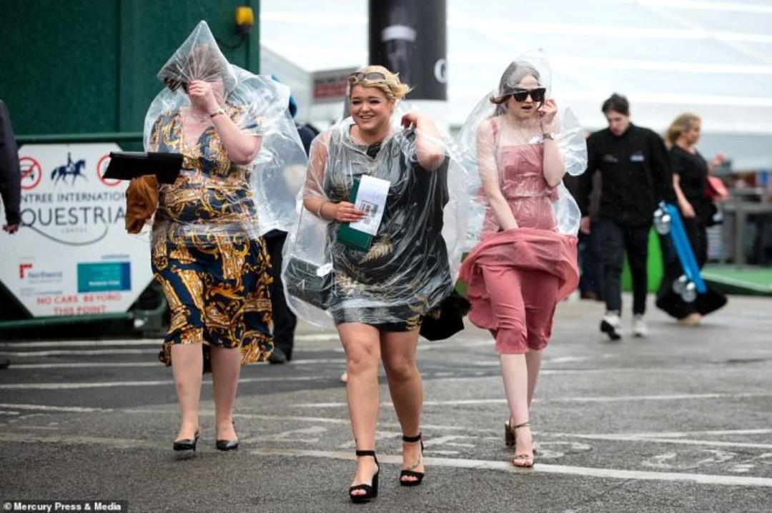 İngilizler sokak ortasında fena dağıttılar!