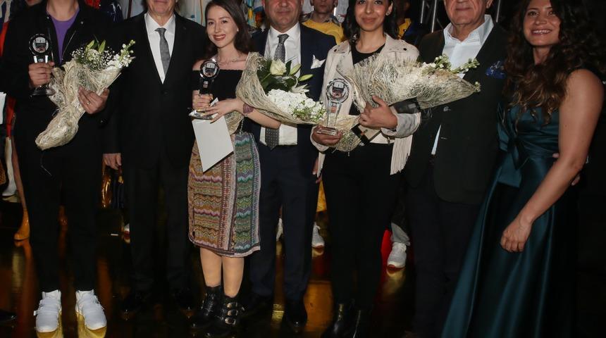 EİB 14'&uuml;nc&uuml; Moda Tasarım Yarışması'nın birincisi Sılay Kural