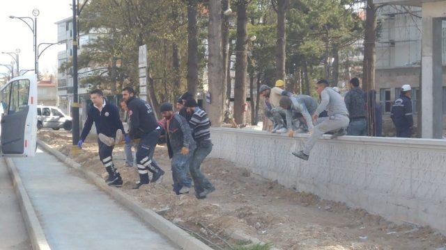 Dengesini kaybeden işçi 8 metre yükseklikten düştü