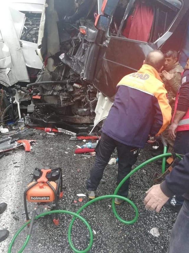 Bitlis’te zincirleme trafik kazası: 2 yaralı