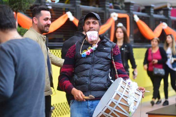 Karnavalda turistlerin 'davulcu' rahatsızlığı  G4