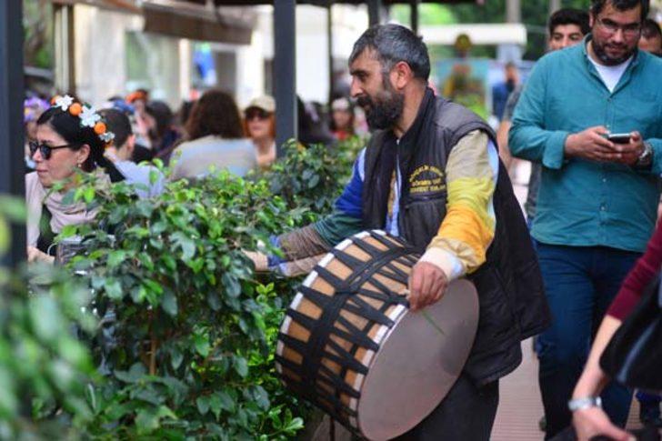 Karnavalda turistlerin 'davulcu' rahatsızlığı  G5