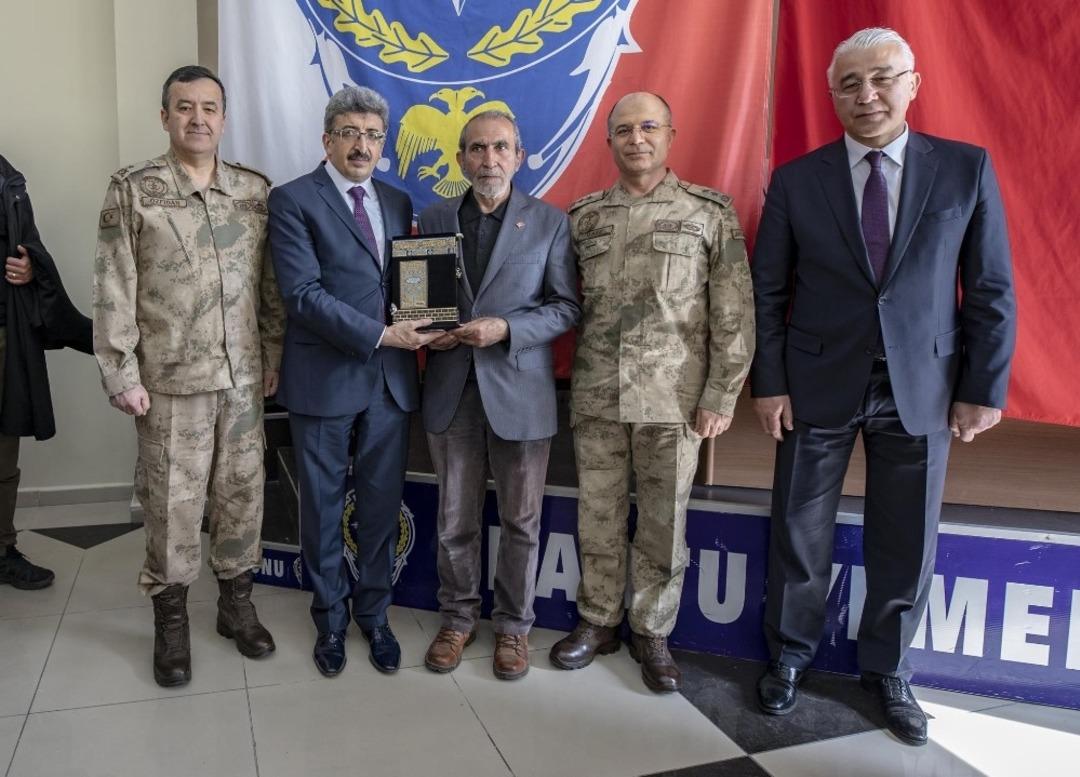 Vali Bilmez, şehit aileleriyle yemekte buluştu