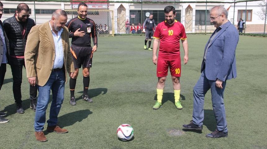 Av. &Ccedil;&ouml;mezoğlu anısına futbol turnuvası