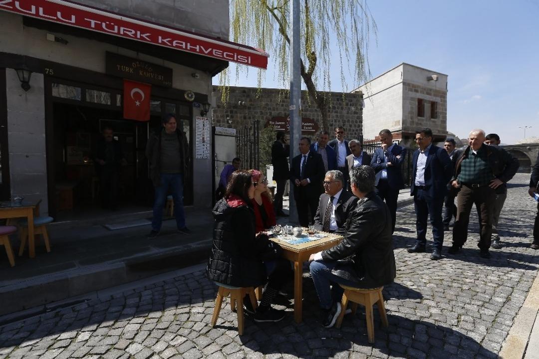 Gece toplantı, sabah inceleme