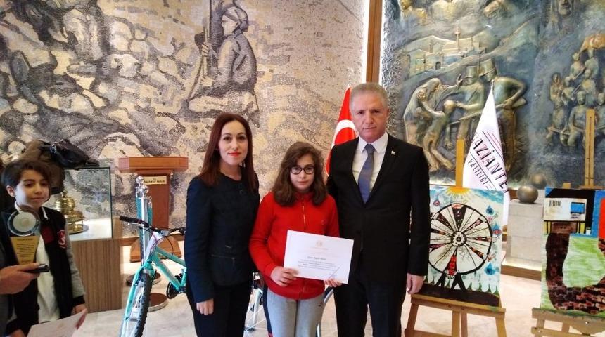 SANKO Okulları &ouml;ğrencisi resimde il birincisi oldu
