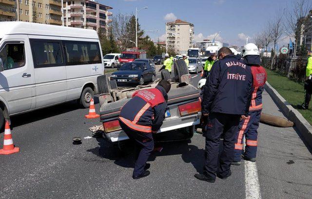 Malatya'da otomobil devrildi, sürücü yaralandı