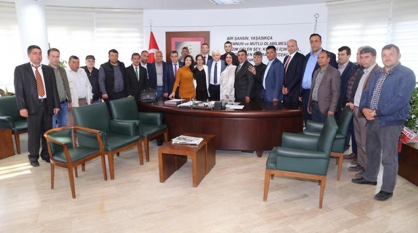 Burhaniye&rsquo;de muhtarlar Başkan Deveciler&rsquo;i ziyaret etti