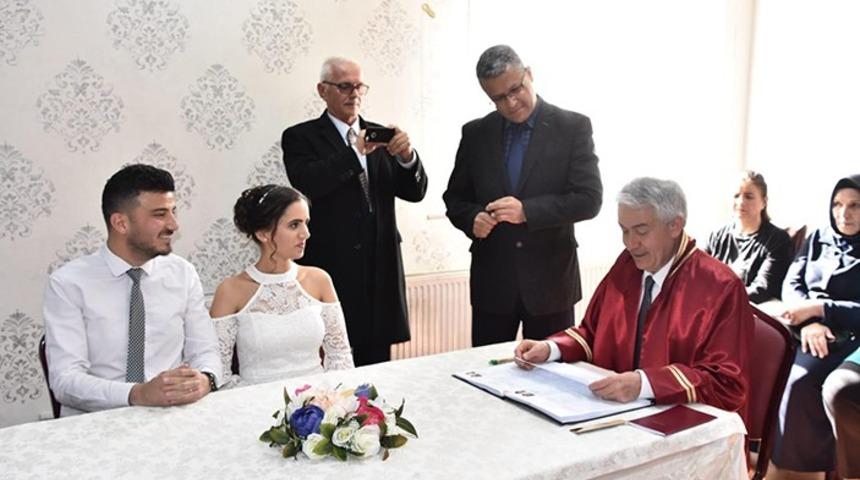 Başkan Başdeğirmen ilk nikahı kıydı
