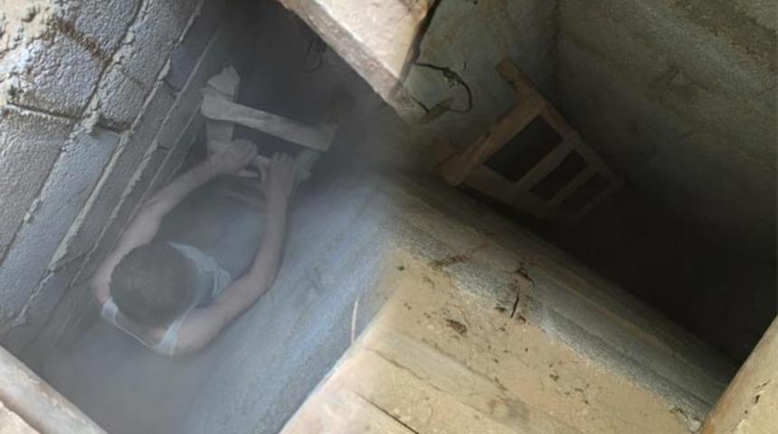 Van'daki depremde cezaevinden firar etti, evindeki gizli bölmede yakalandı