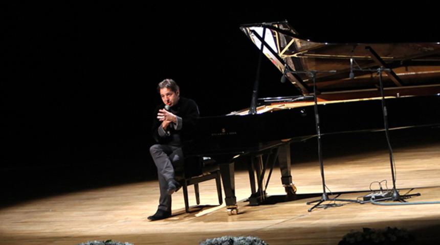 Fazıl Say'dan 'Teşekkürler İstanbul' afişlerine tepki