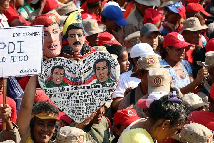  Maduro 'diyaloğa', Guaido 'sokağa' çağırdı G1