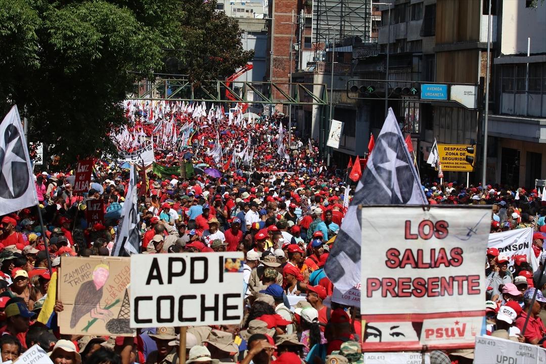  Maduro 'diyaloğa', Guaido 'sokağa' &ccedil;ağırdı