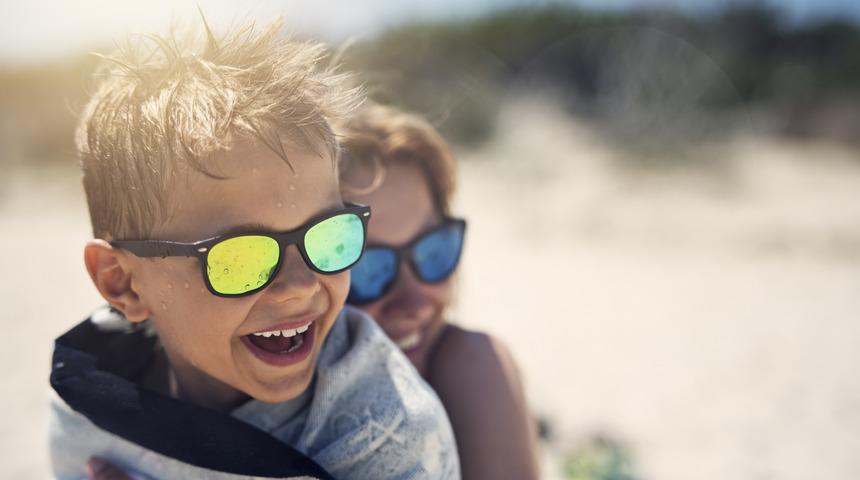 &Ccedil;ocuklar i&ccedil;in g&uuml;neş g&ouml;zl&uuml;ğ&uuml; alırken nelere dikkat edilmelidir? 