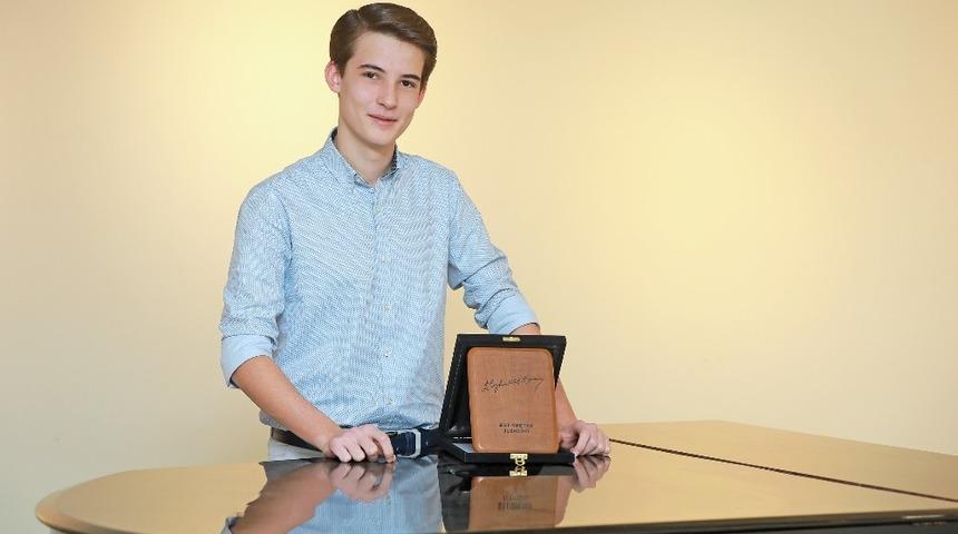 Gen&ccedil; yetenek Kaan Turan bu kez beste &ouml;d&uuml;l&uuml; kazandı