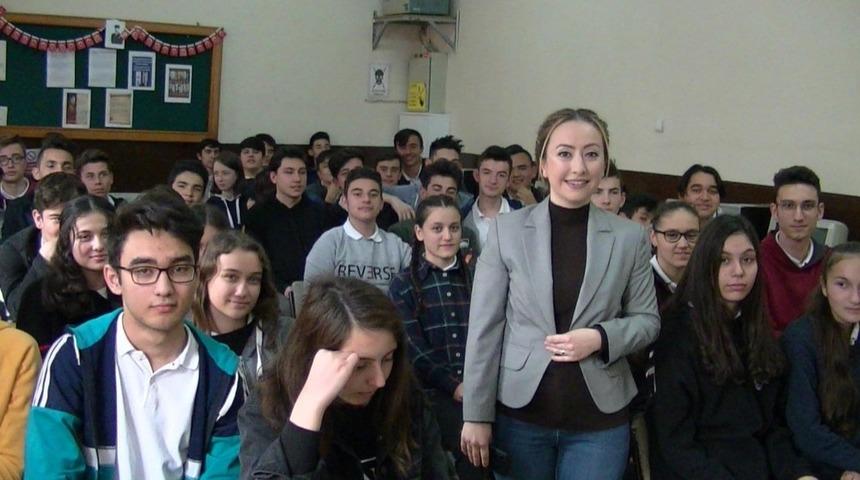 (&Ouml;zel) Kadın bilişimci 15 yıl sonra mezun olduğu okulda ders verdi