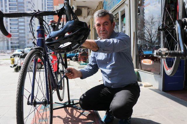 Baba Mesleğini 49 Yıldır Pedallıyor