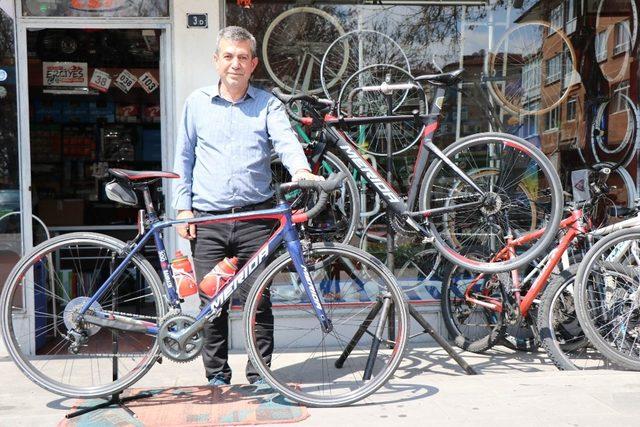 Baba Mesleğini 49 Yıldır Pedallıyor