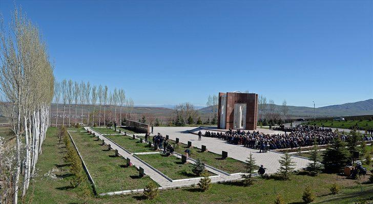 Kırgızistan'da '7 Nisan Halk Devrimi' kurbanları anıldı  G5
