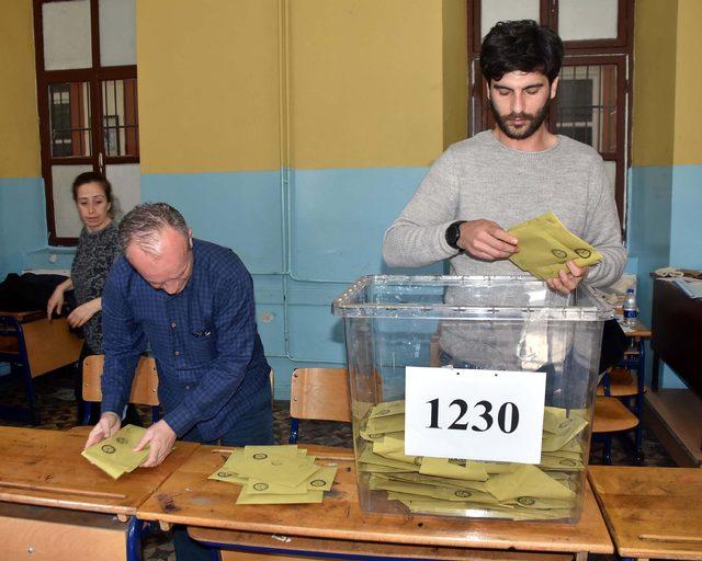 Bergama'da geçersiz oylar yeniden sayılacak