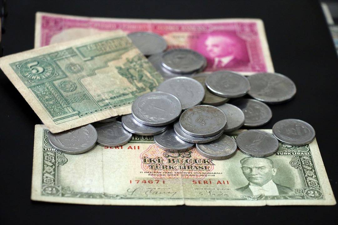  Fabrika iş&ccedil;isinin sınırları aşan eski para merakı 