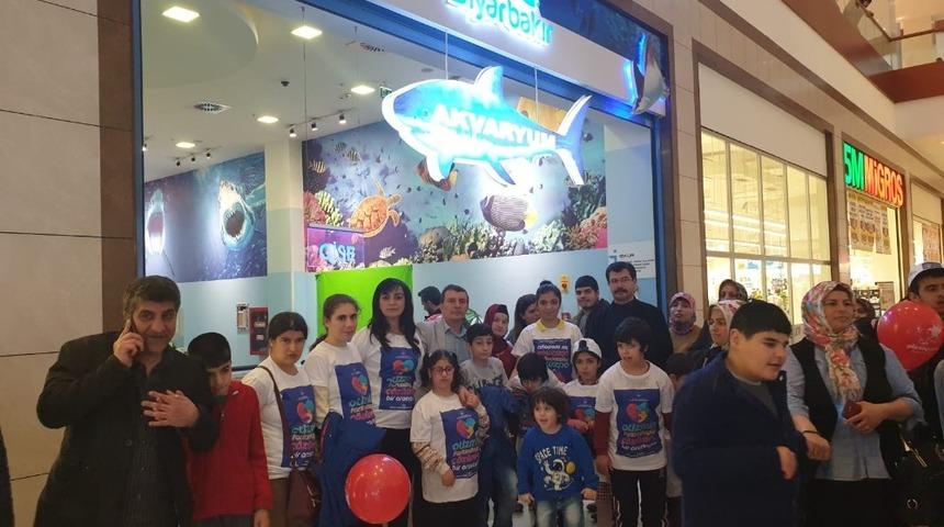 Otizmli &ccedil;ocuklar farkındalık g&uuml;n&uuml;nde doyasıya eğlendi