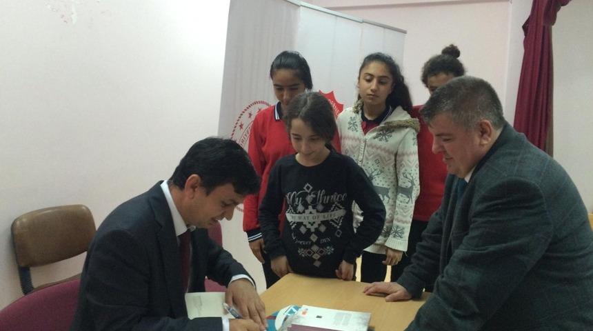 &lsquo;Okumak G&uuml;zeldir&rsquo; Projesiyle yazarlar &ouml;ğrencilerle buluşuyor
