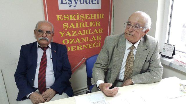 Eskişehirli şairler ve ozanlar şiir ve türkülerini ‘polisler’ için seslendirdi