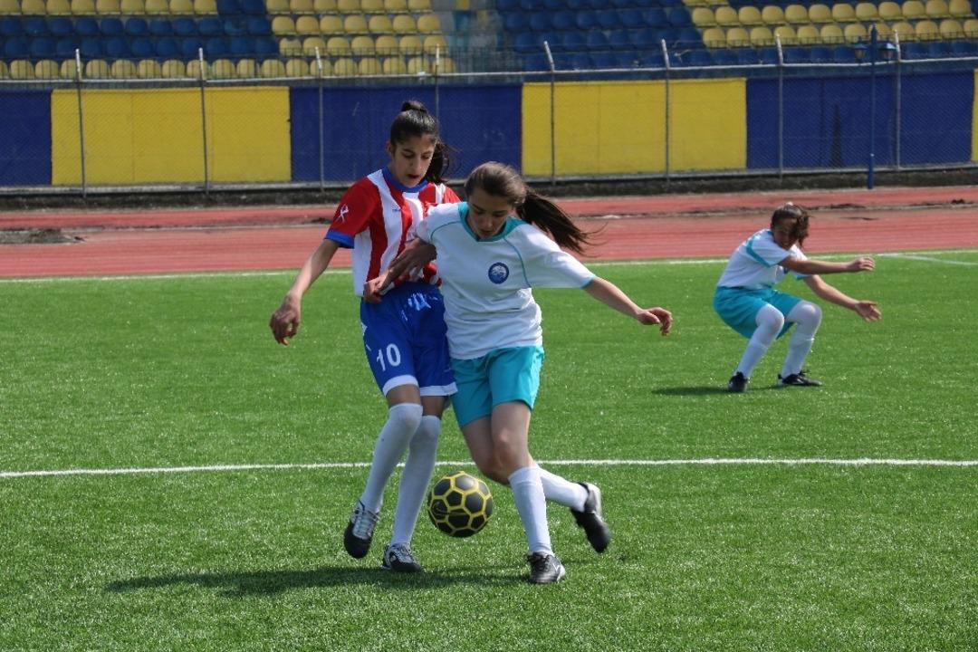 Futbol grup m&uuml;sabakaları sona erdi