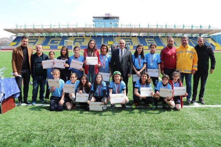 Futbol grup müsabakaları sona erdi G4