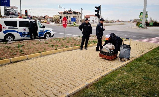 Kavşaklardaki seyyar satıcılara ve dilencilere ceza