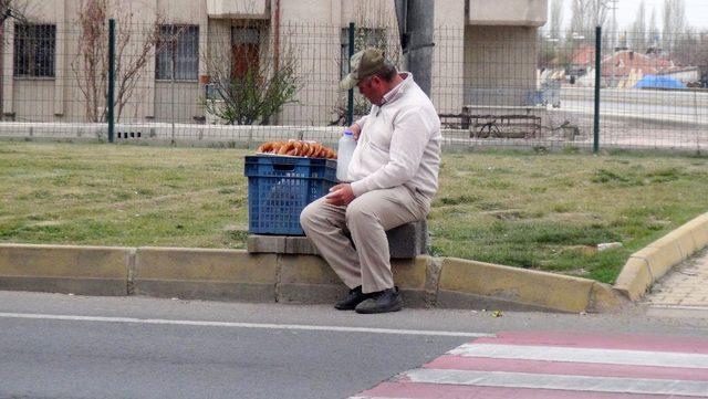 Kavşaklardaki seyyar satıcılara ve dilencilere ceza