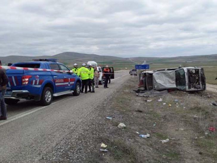 Düğün konvoyunda feci kaza! Ölü ve yaralılar var G4