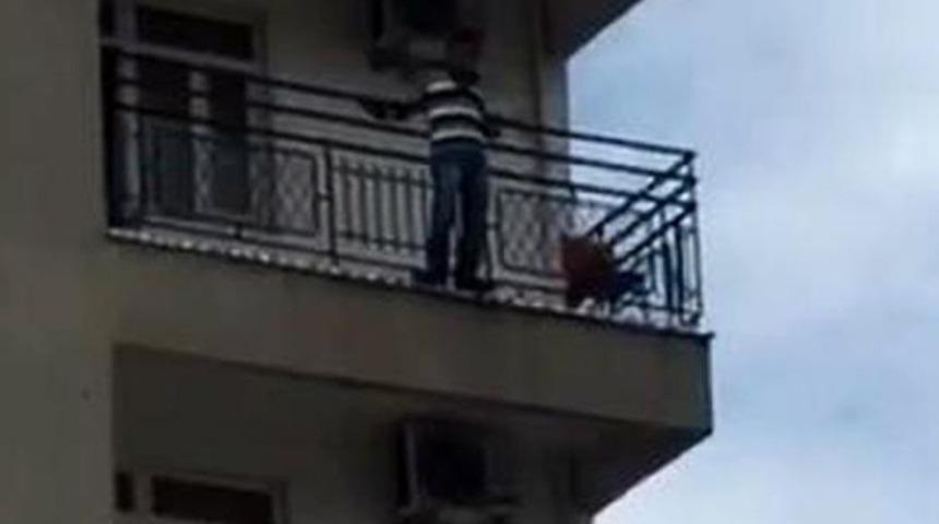 Korku dolu dakikalar! İntihara kalkıştı, polis son anda yakaladı