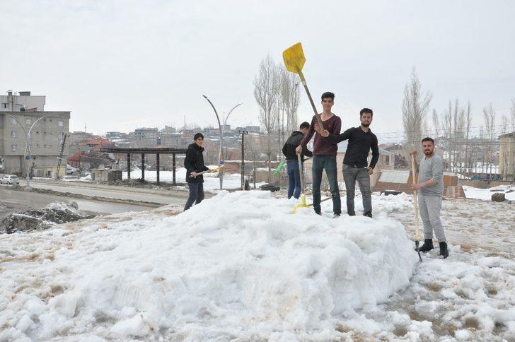 Nisan ayında vatandaşların kar mesaisi G2