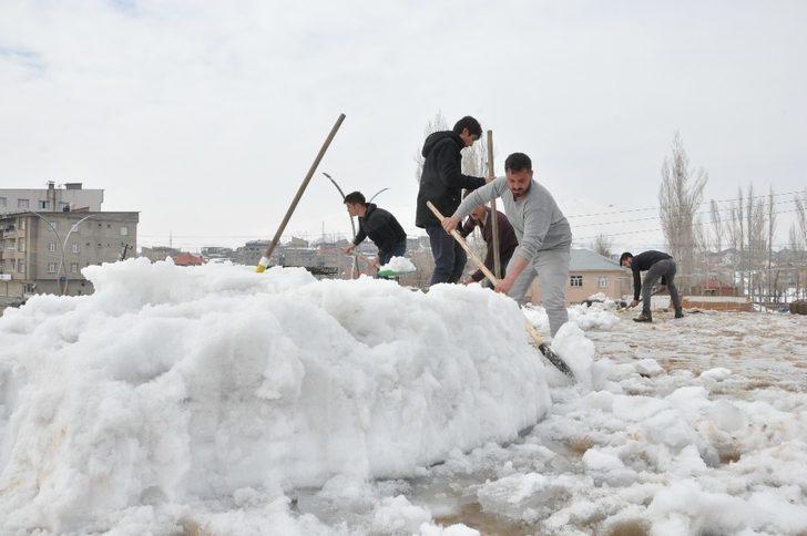 Nisan ayında vatandaşların kar mesaisi G5