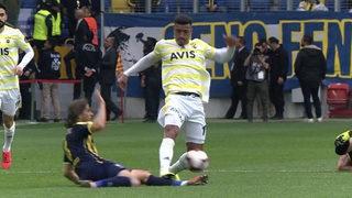 Galatasaray taraftarı Dirar ve Soldado'ya kart çıkmamasına isyan etti!