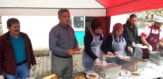 Başkanlığı kazandı, 4 bin kişiye yemek verdi