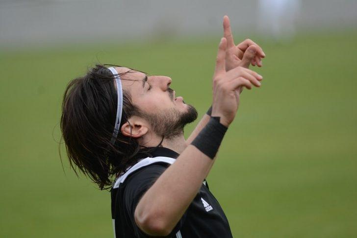 TFF 2. Lig: Manisa BBSK: 5- Menemen Belediyespor: 1 G1